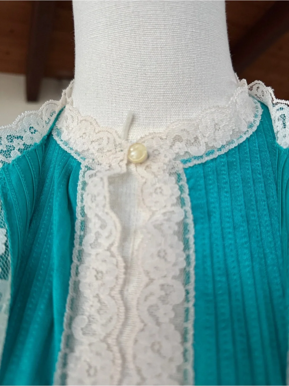 Vintage JC Penney Teal Aqua Nylon Satin Peignoir Set with Cream Lace Trim - Picture 14 of 16